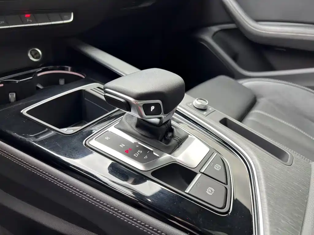 Audi A4L 2023 40 TFSI Luxury