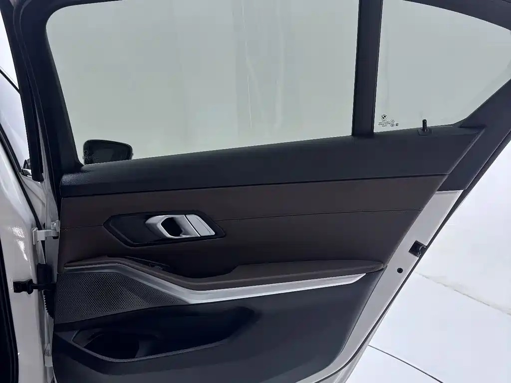 BMW 3 Series — миниатюра 25