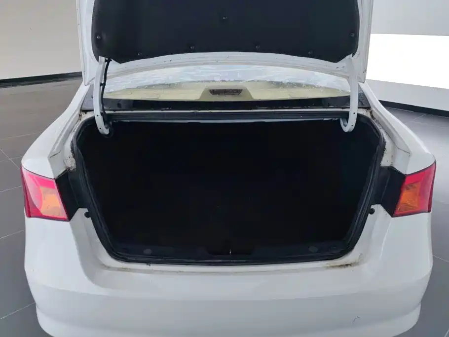 Roewe 350 — миниатюра 4