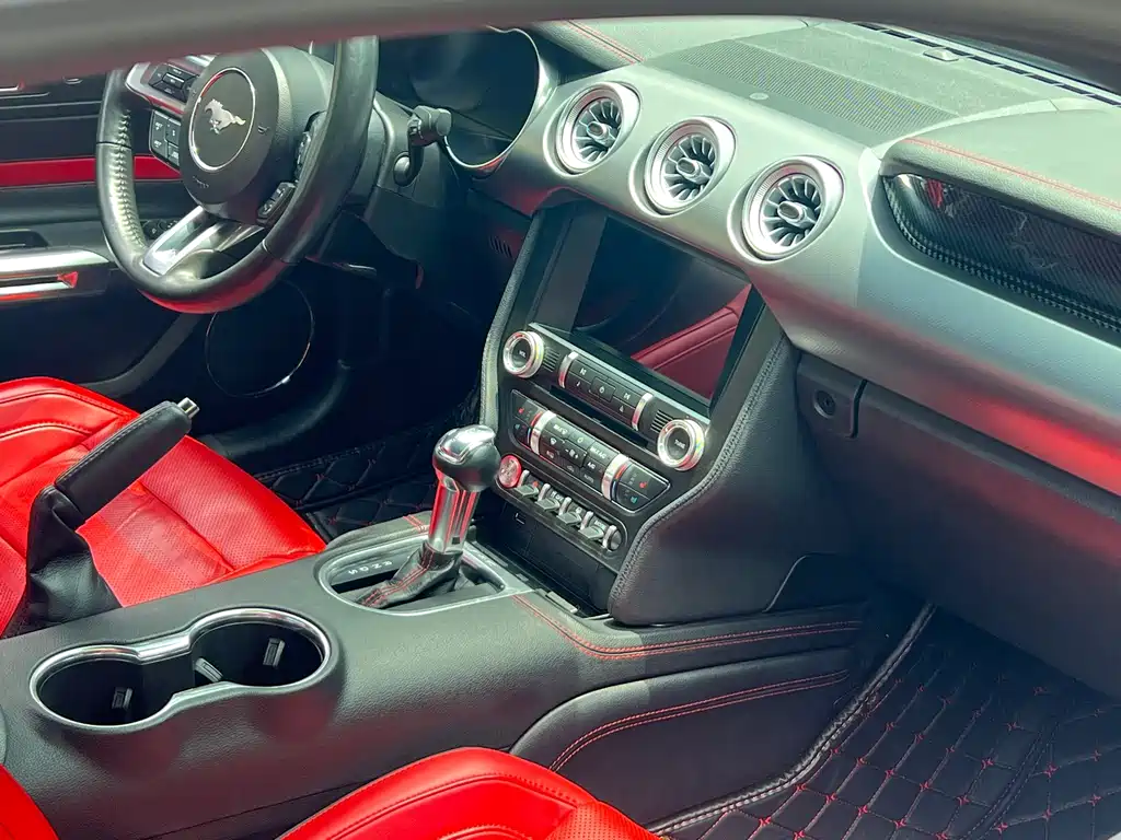 Ford Mustang — миниатюра 9