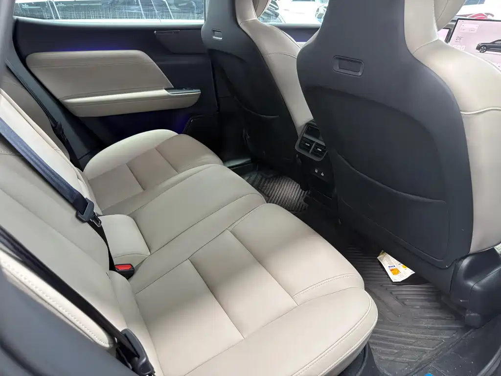 Volvo XC70 PHEV — миниатюра 9