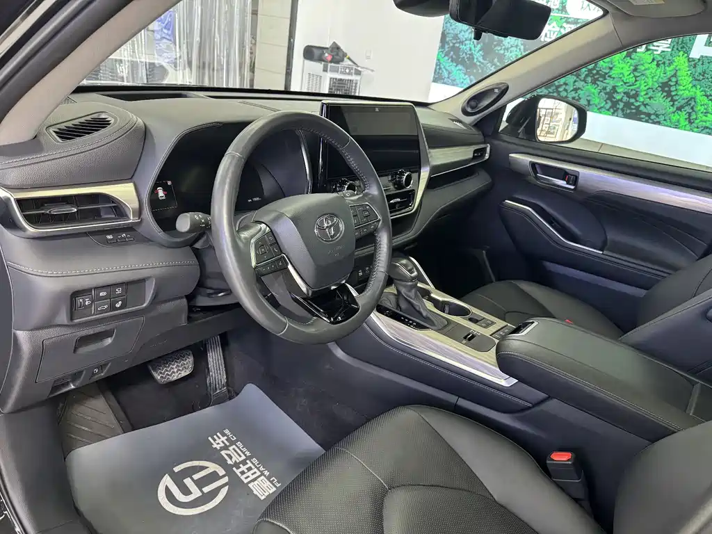 Toyota Highlander 2022 2.5L 7 мест