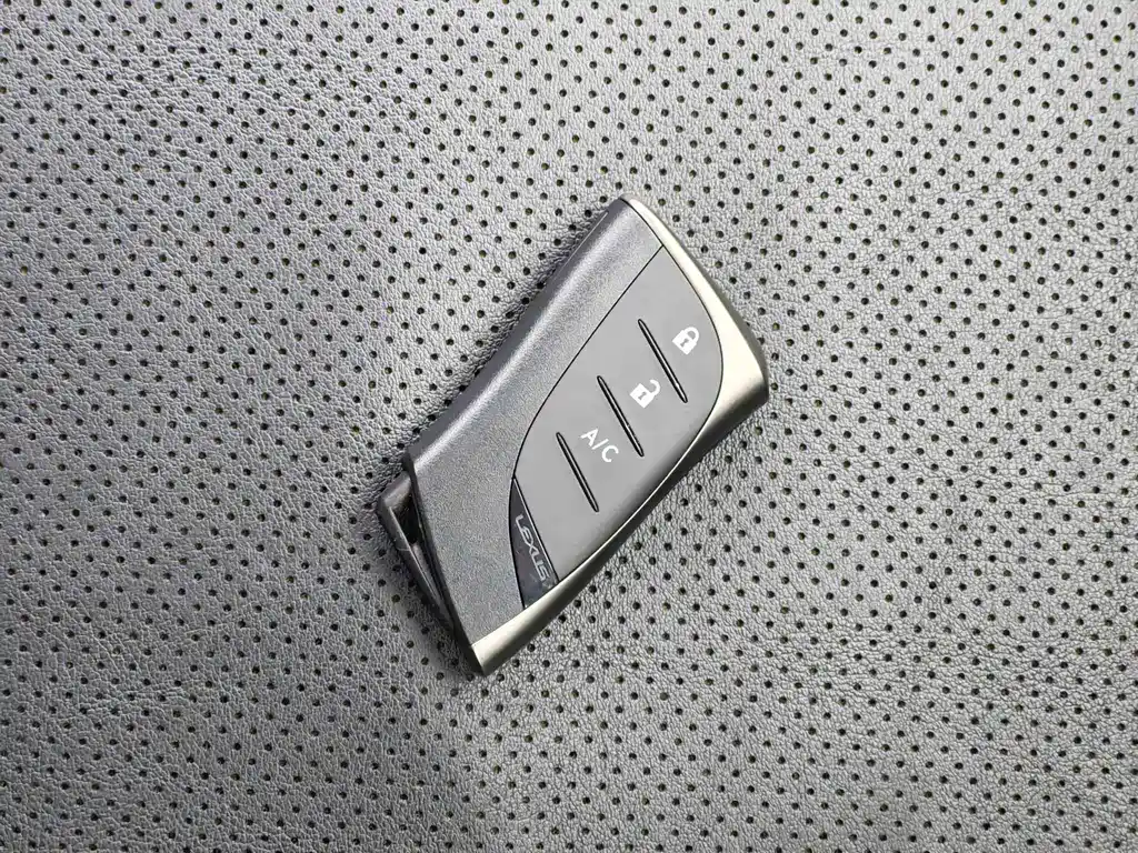 Lexus UX New Energy — миниатюра 15