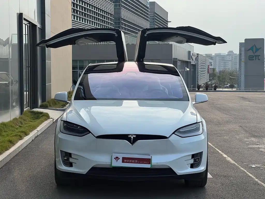 TESLA MODEL X