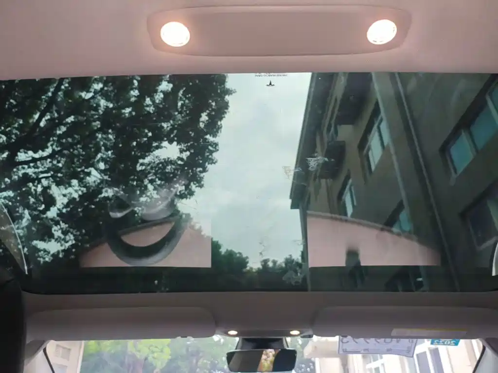 Tesla Model 3 — миниатюра 18