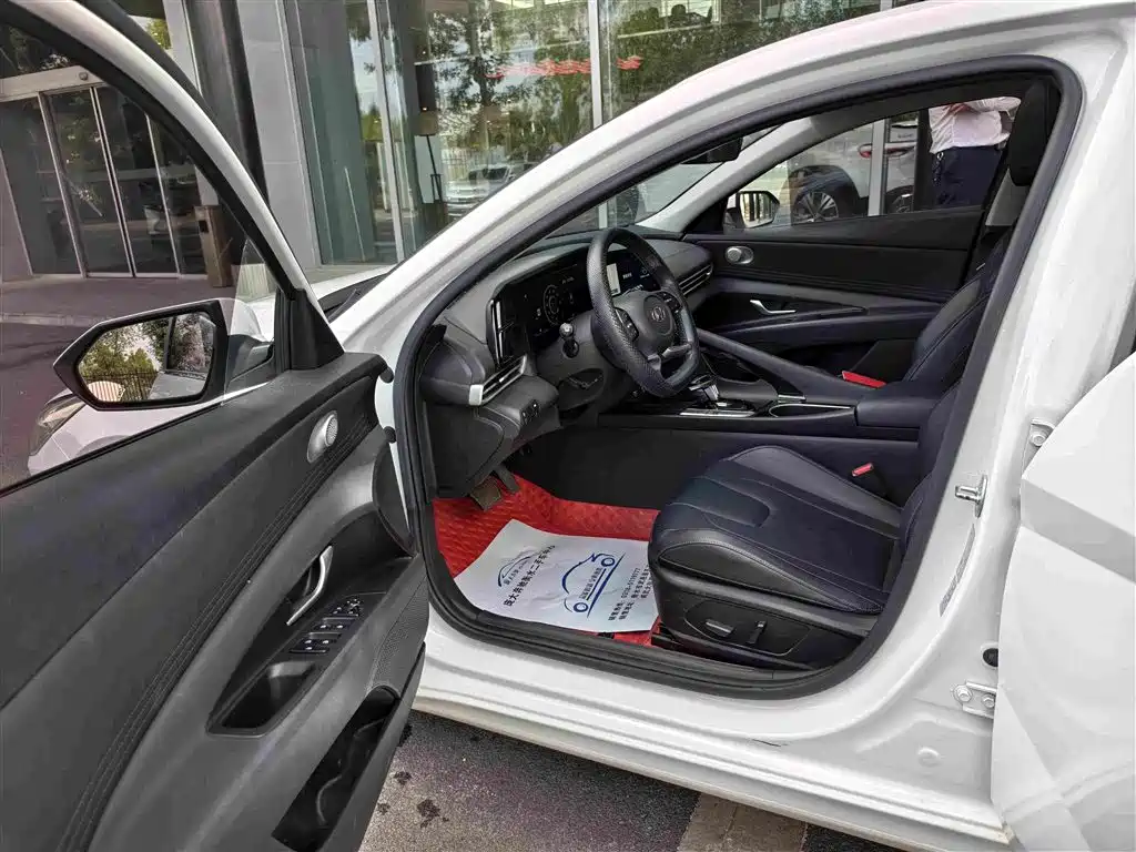 Hyundai Elantra — миниатюра 3
