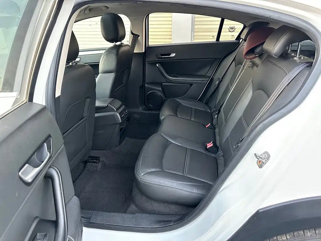 Qoros Qoros 3 — миниатюра 9