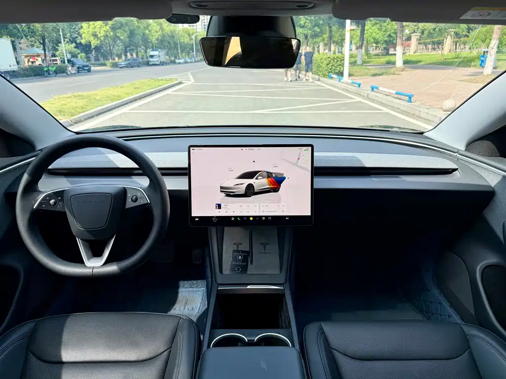 Tesla Model 3 — миниатюра 10