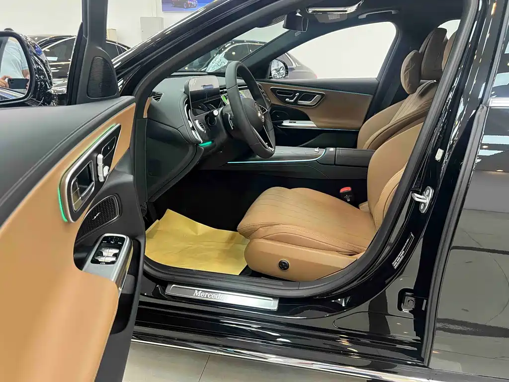 Mercedes-Benz E-Class — миниатюра 7