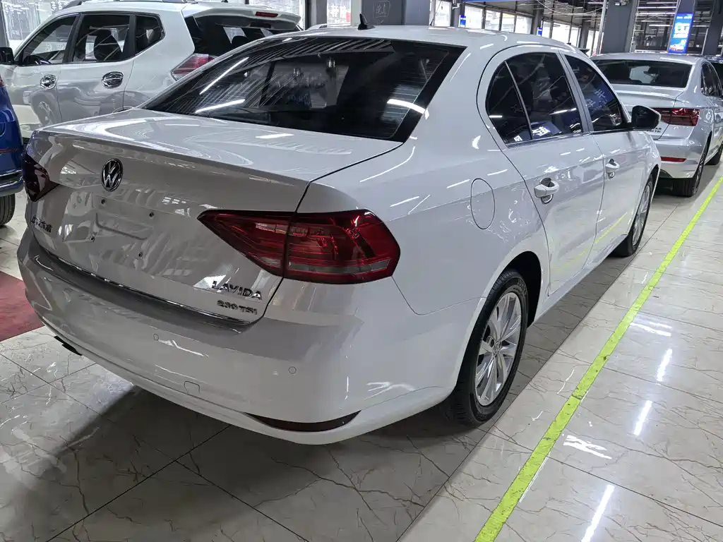 Volkswagen Lavida — миниатюра 6