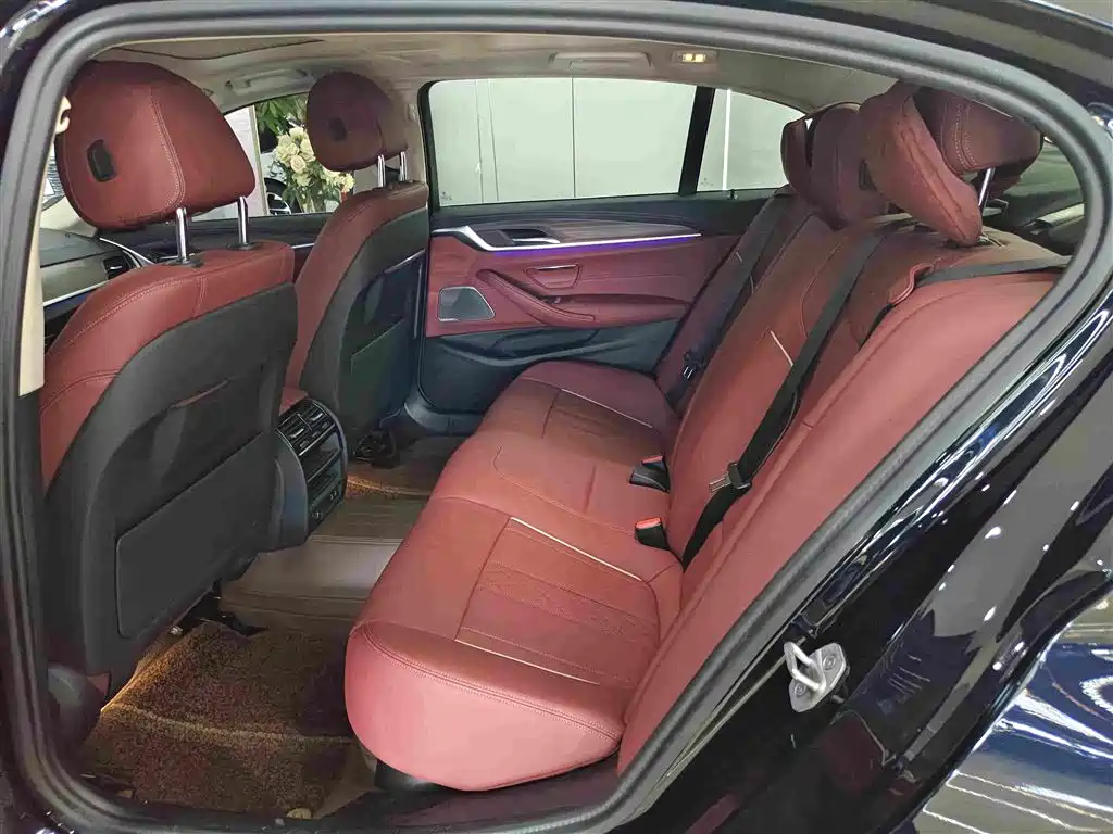 BMW 5 Series — миниатюра 5