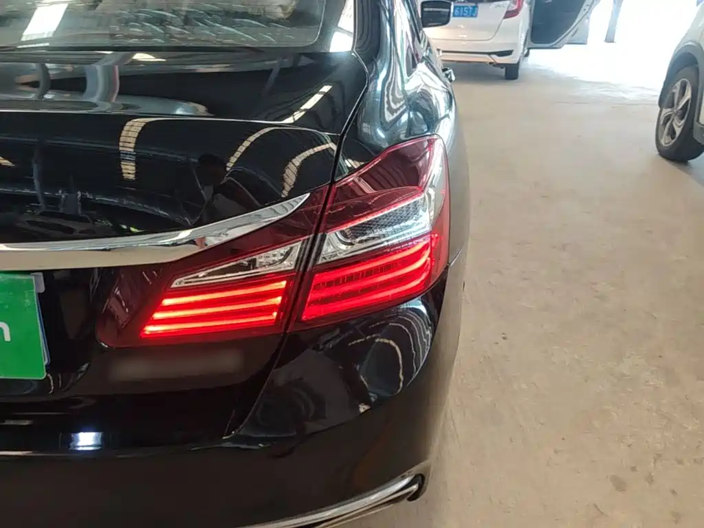 Honda Accord — миниатюра 8