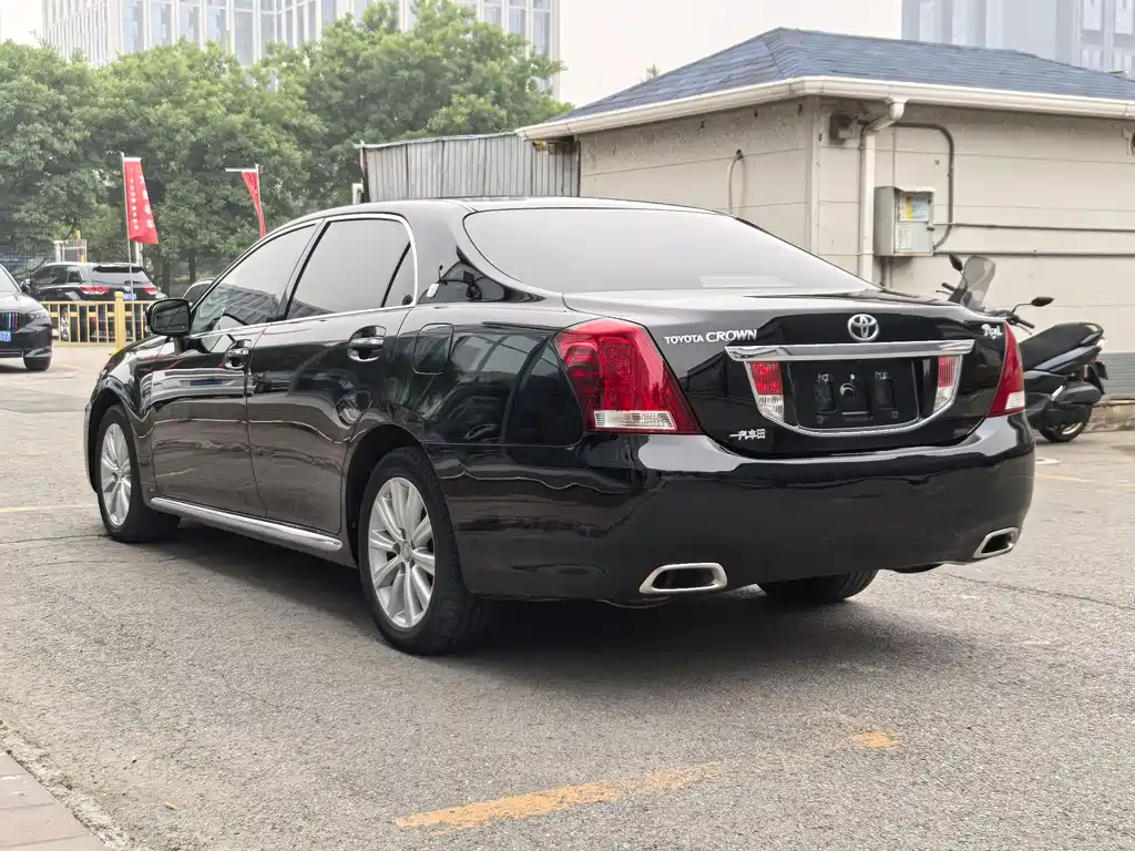 Toyota Crown 2010 2.5L Royal