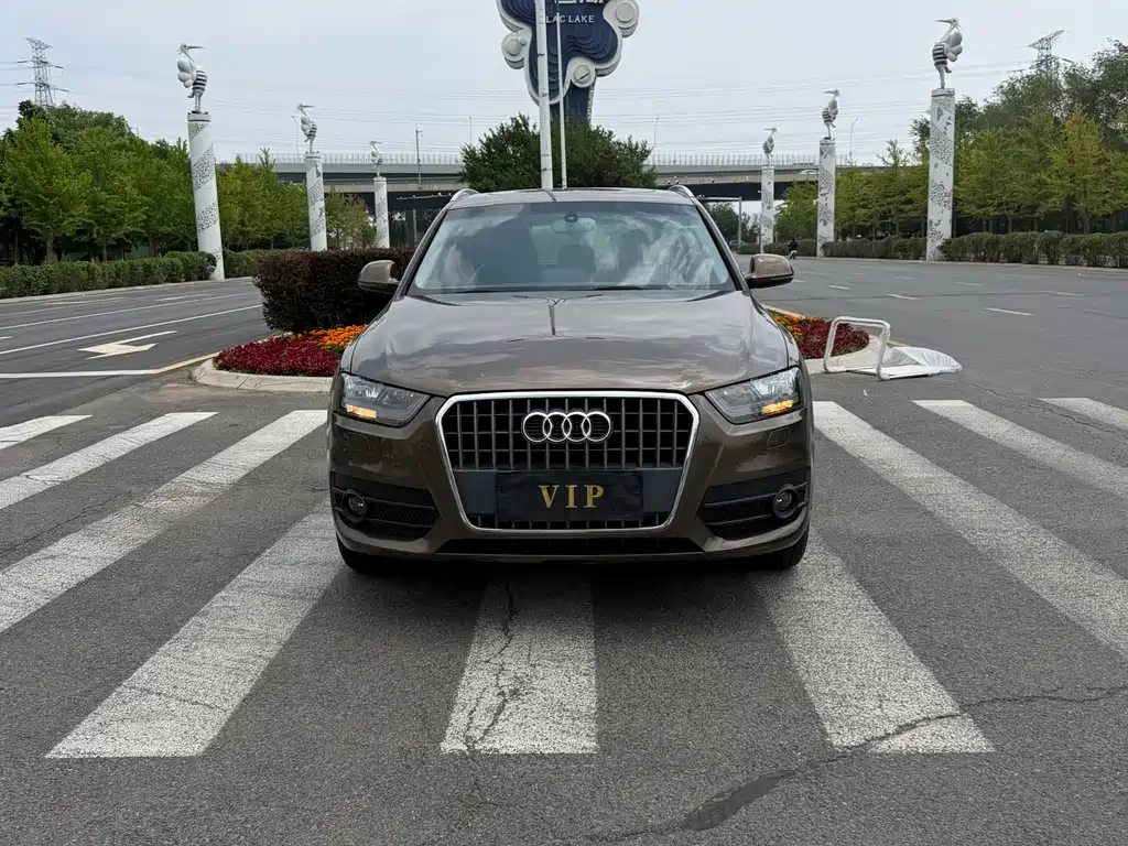 Купить Audi Q3