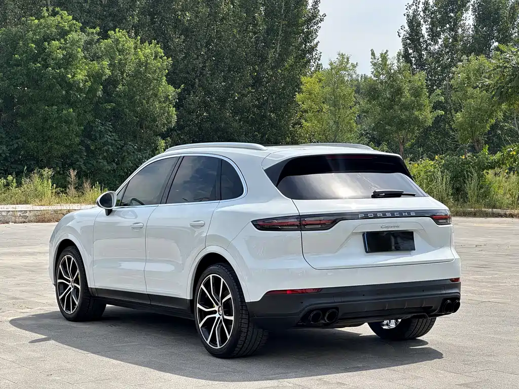 Porsche Cayenne — миниатюра 13