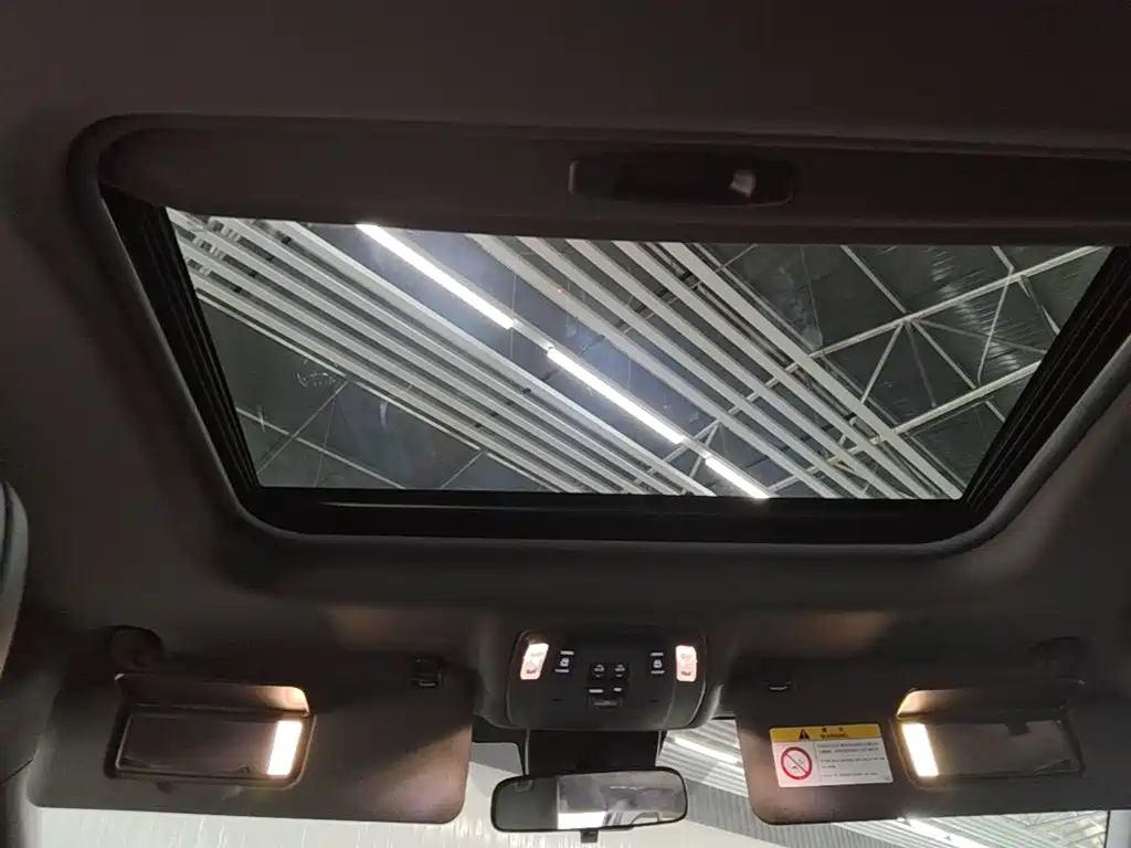 Toyota Granvia — миниатюра 18