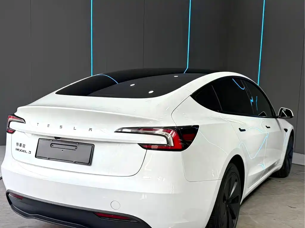 Tesla Model 3 — миниатюра 9