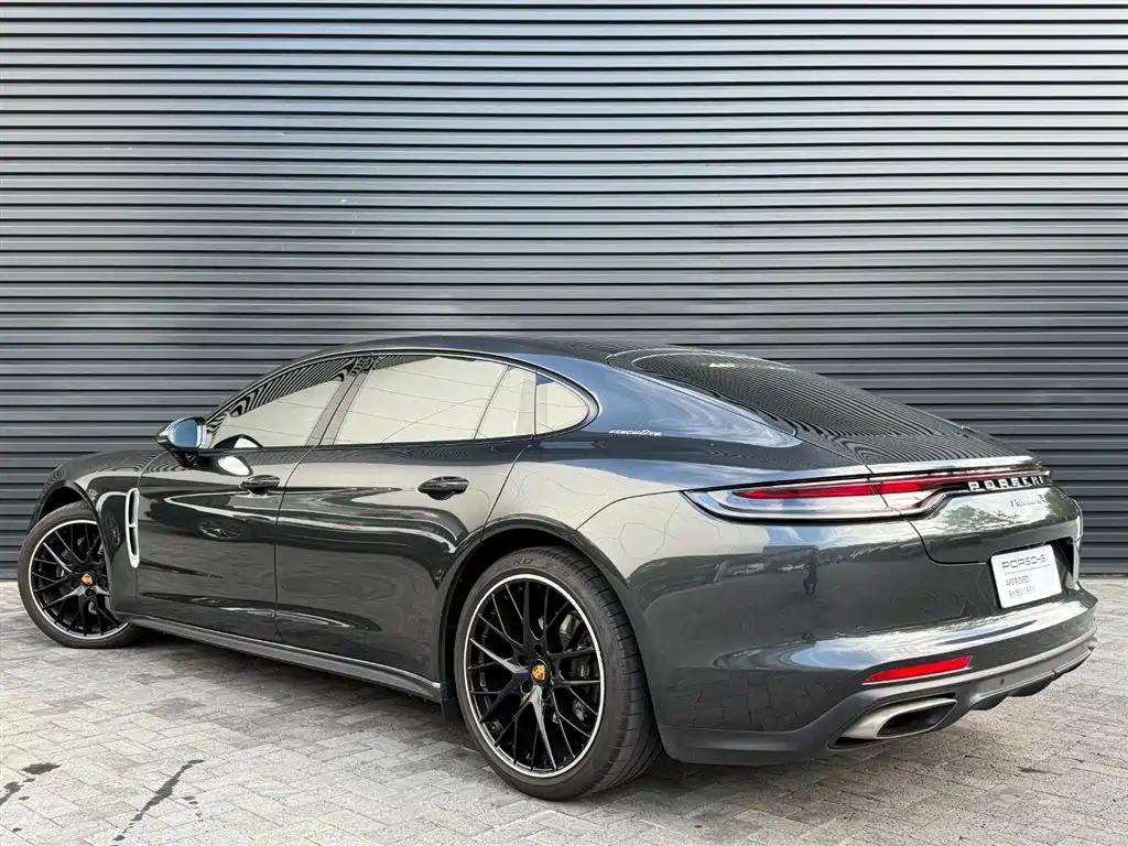 PORSCHE PANAMERA
