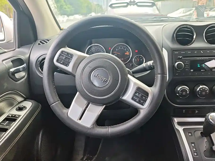 Jeep Compass (Import) — миниатюра 14