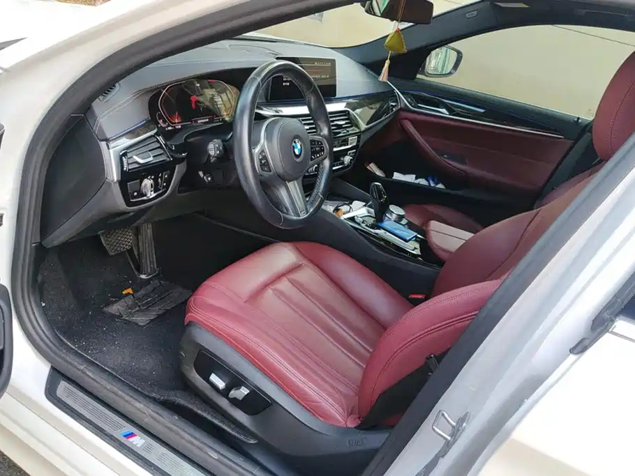 BMW 5 Series — миниатюра 9