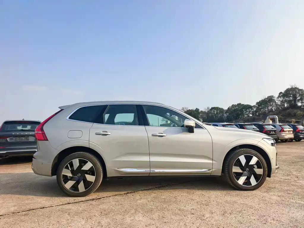 VOLVO XC60 PLUG IN HYBRID