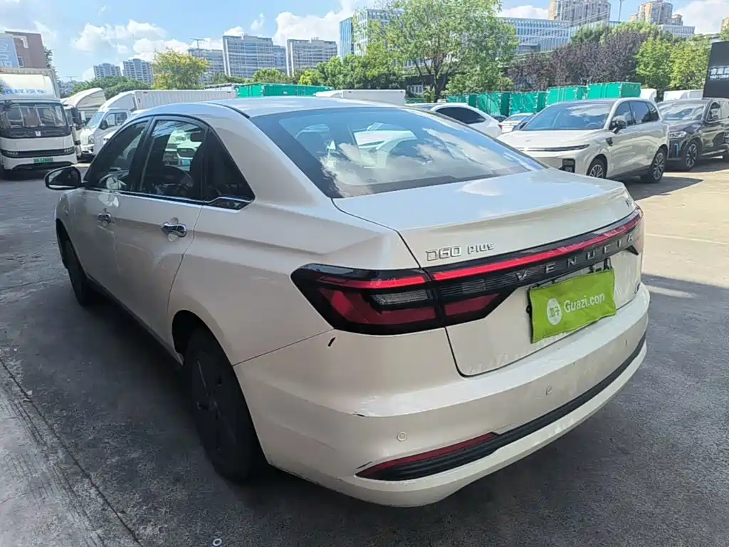 Venucia D60 EV — миниатюра 5