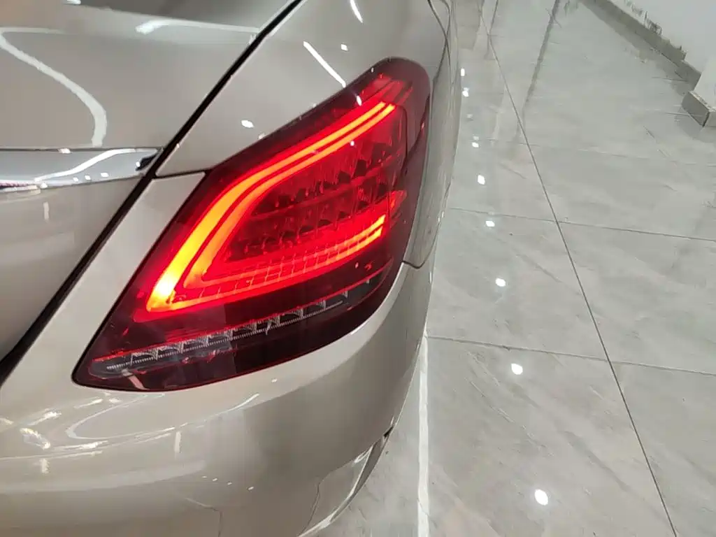 Mercedes-Benz C-Class — миниатюра 8