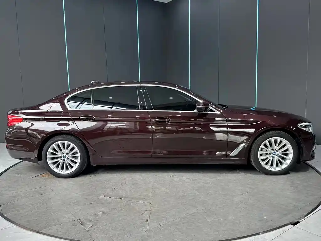 BMW 5 Series New Energy — миниатюра 4