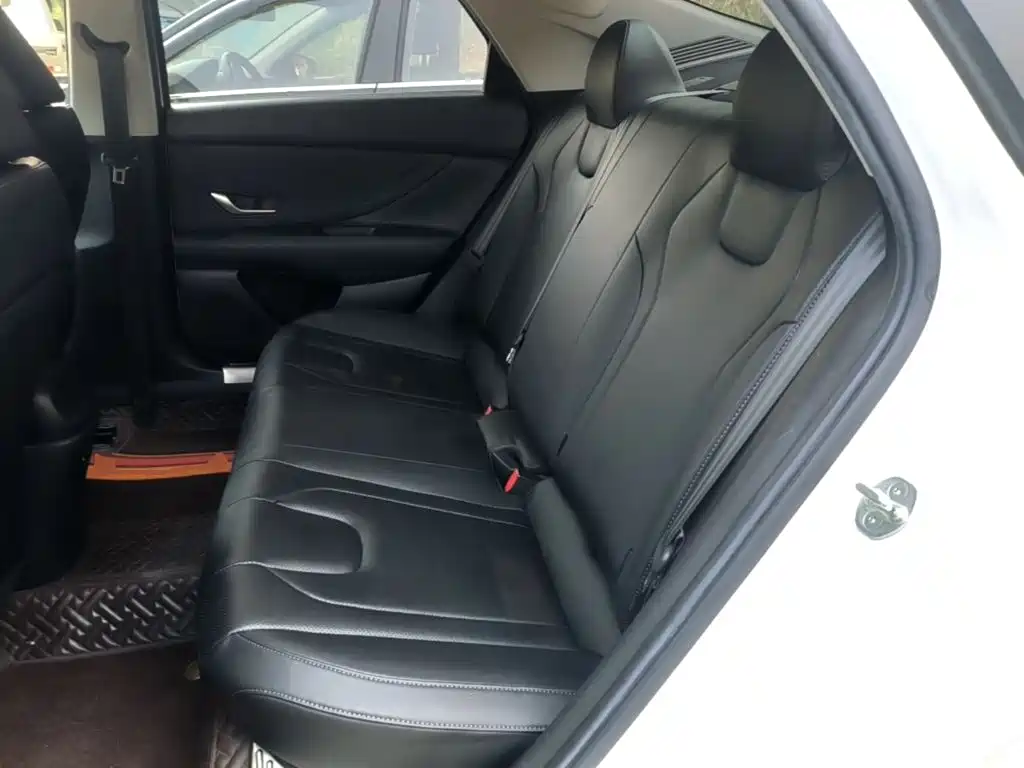 Hyundai Elantra — миниатюра 17