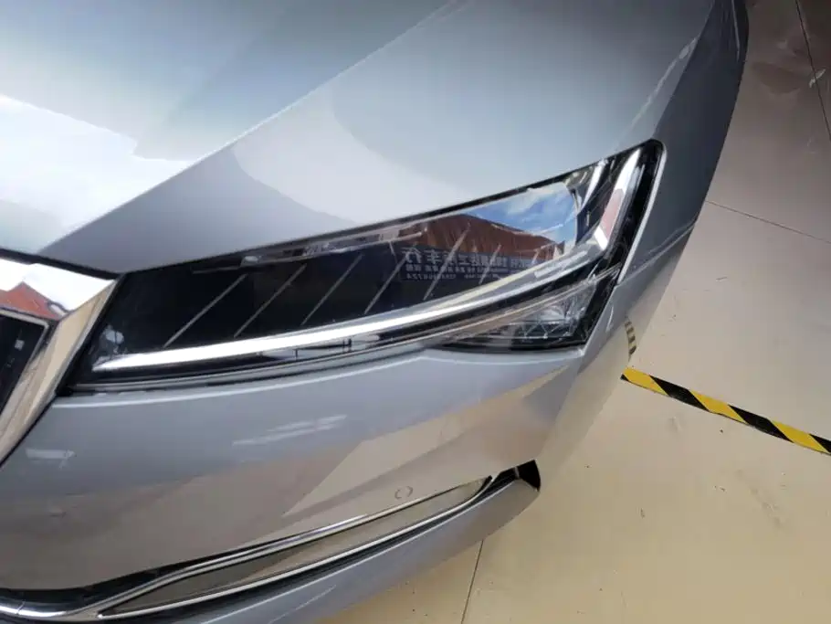 Skoda Superb — миниатюра 5