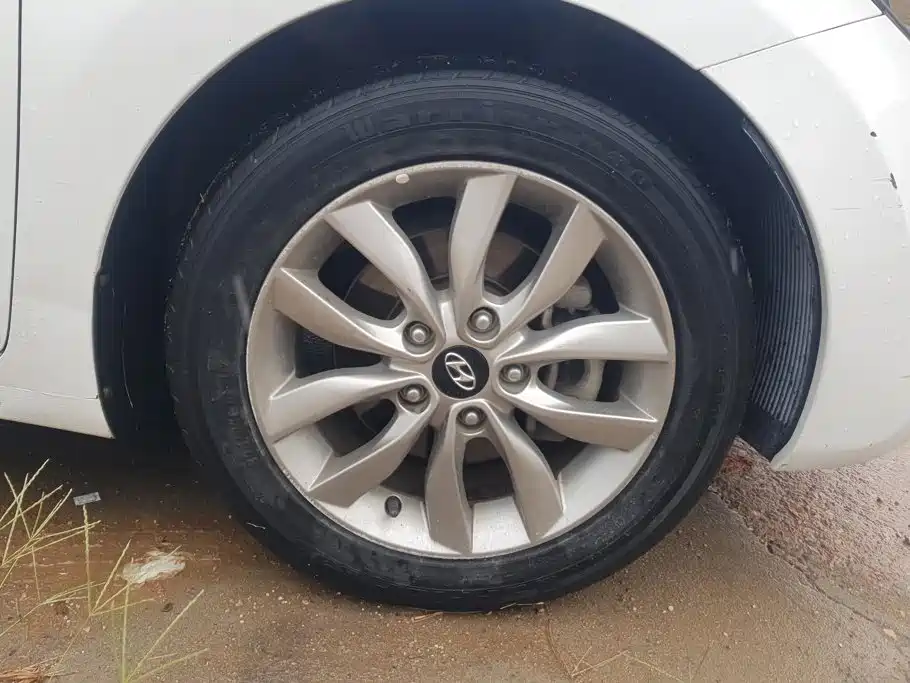 Hyundai Elantra Langdong — миниатюра 6