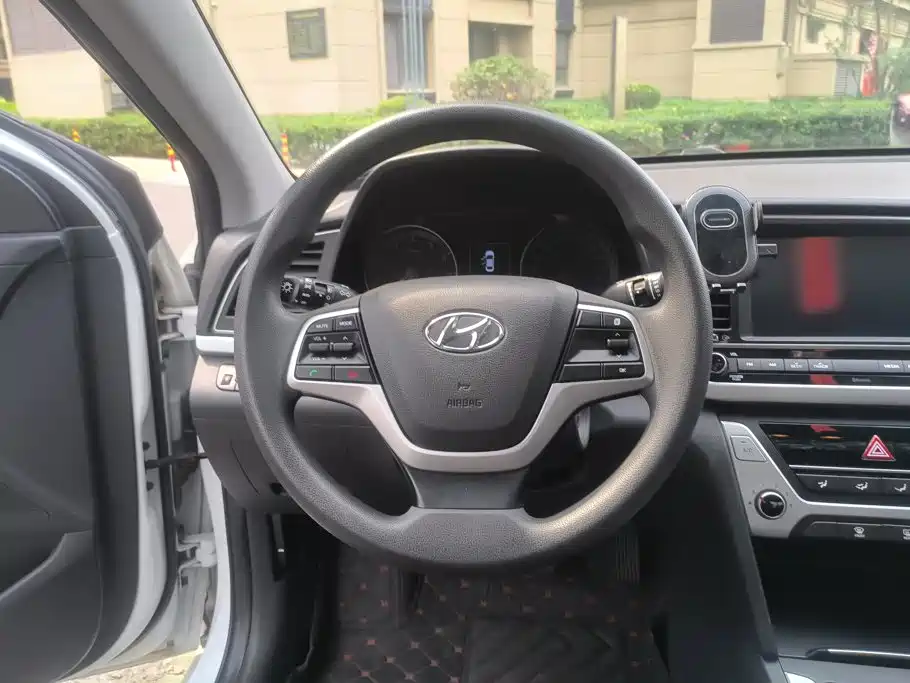 Hyundai Elantra — миниатюра 15
