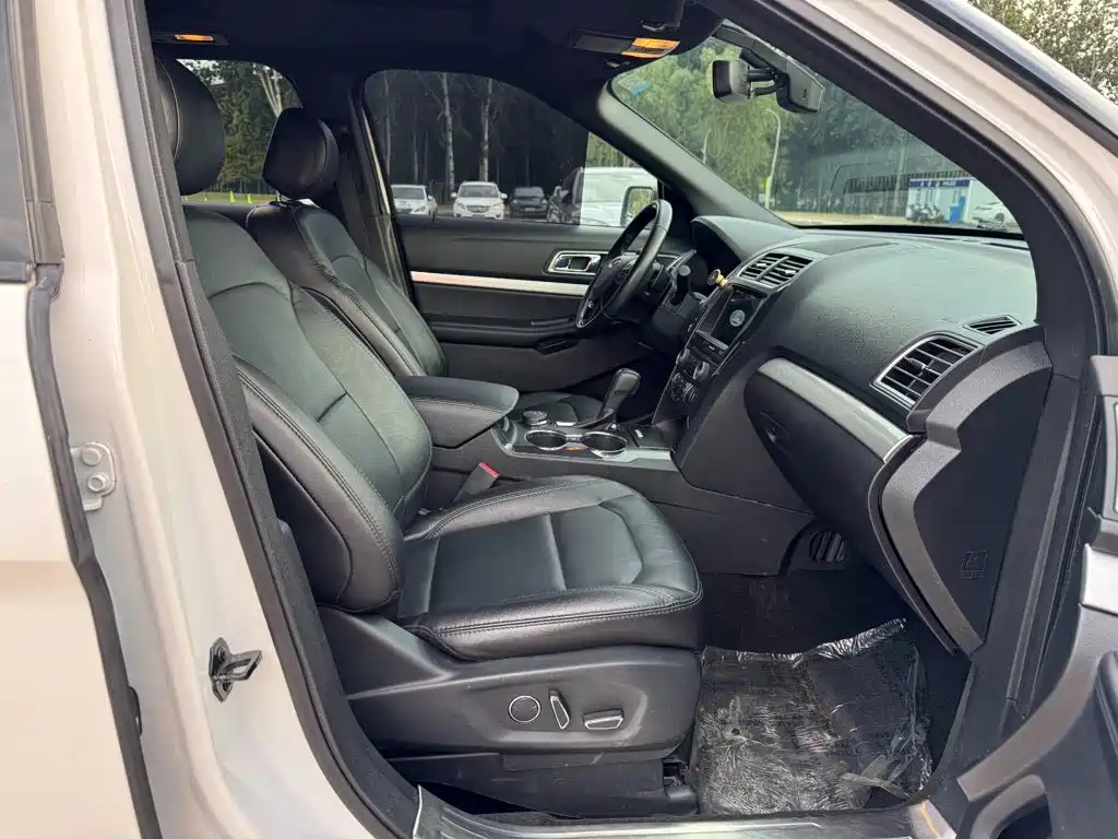 Ford Explorer (Import) — миниатюра 21