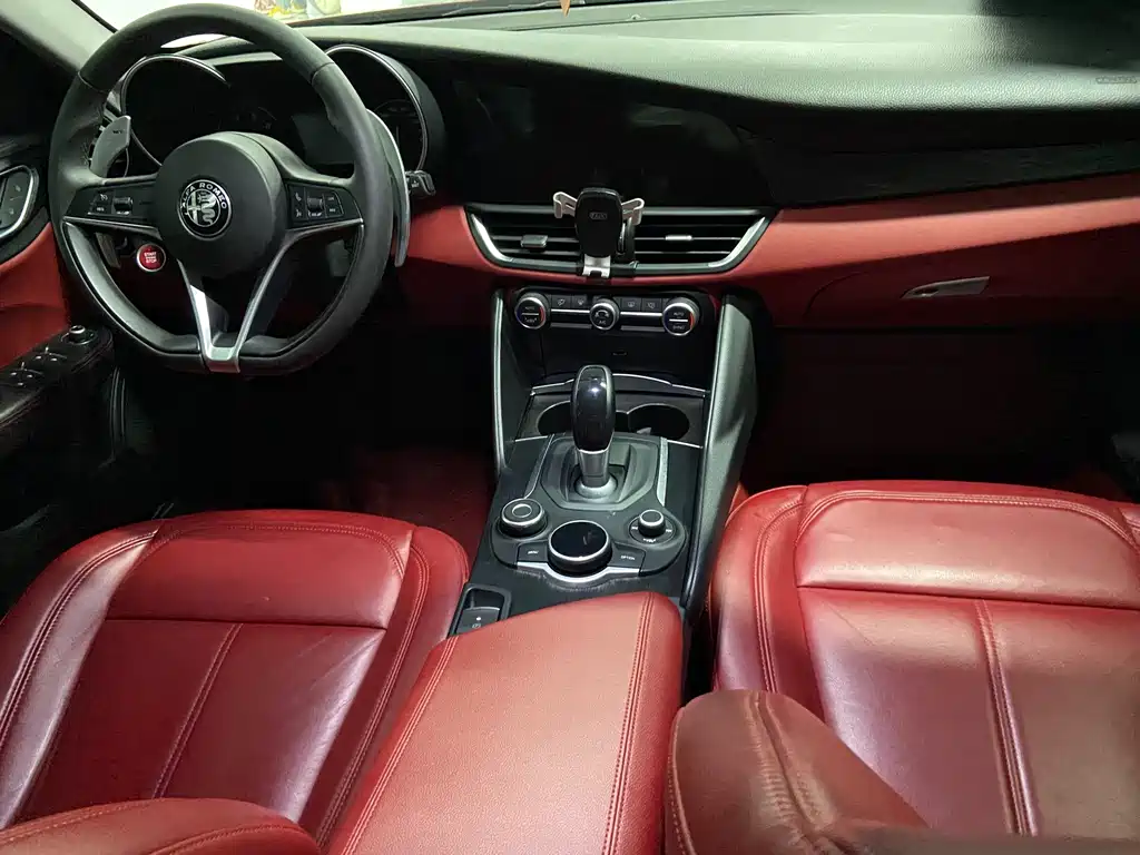 Alfa Romeo Giulia — миниатюра 10