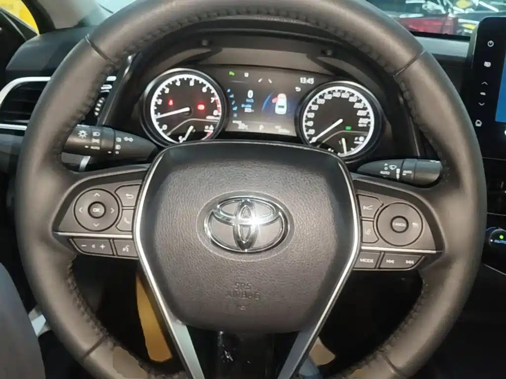 Toyota Camry — миниатюра 11