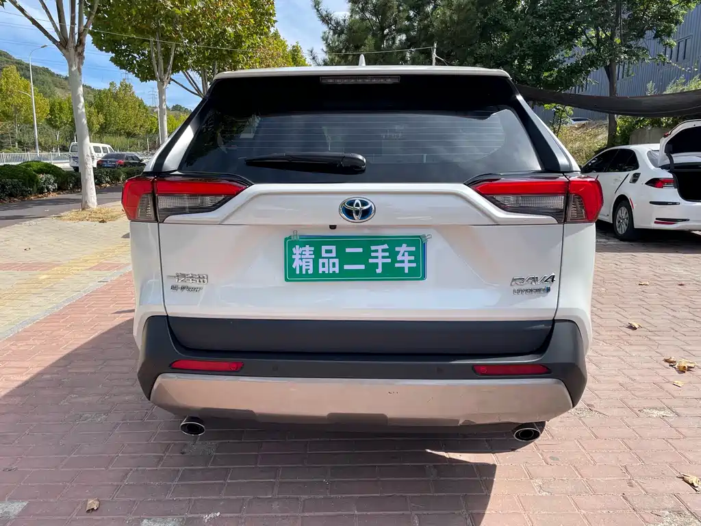 Toyota RAV4 — миниатюра 5
