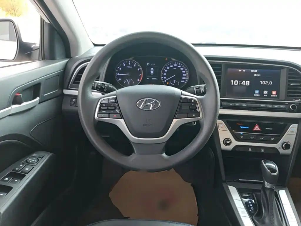 Hyundai Elantra — миниатюра 11