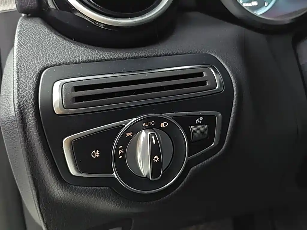 Mercedes-Benz C-Class — миниатюра 18