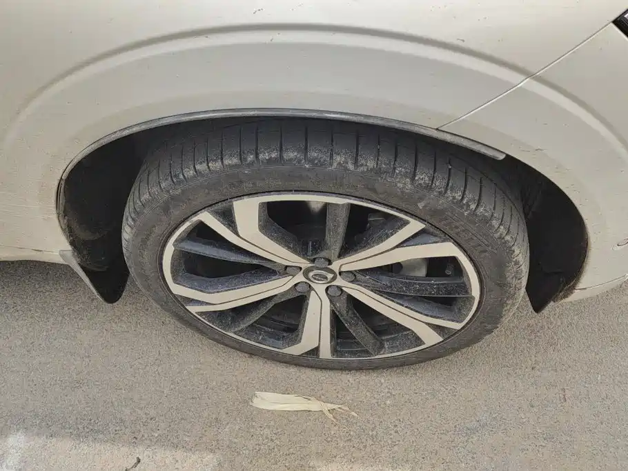 Volvo XC60 PHEV — миниатюра 6