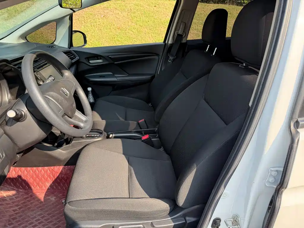 Honda Fit — миниатюра 8