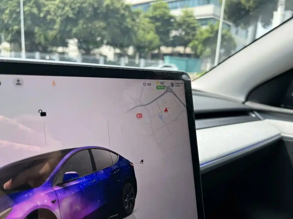 Tesla Model Y — миниатюра 12