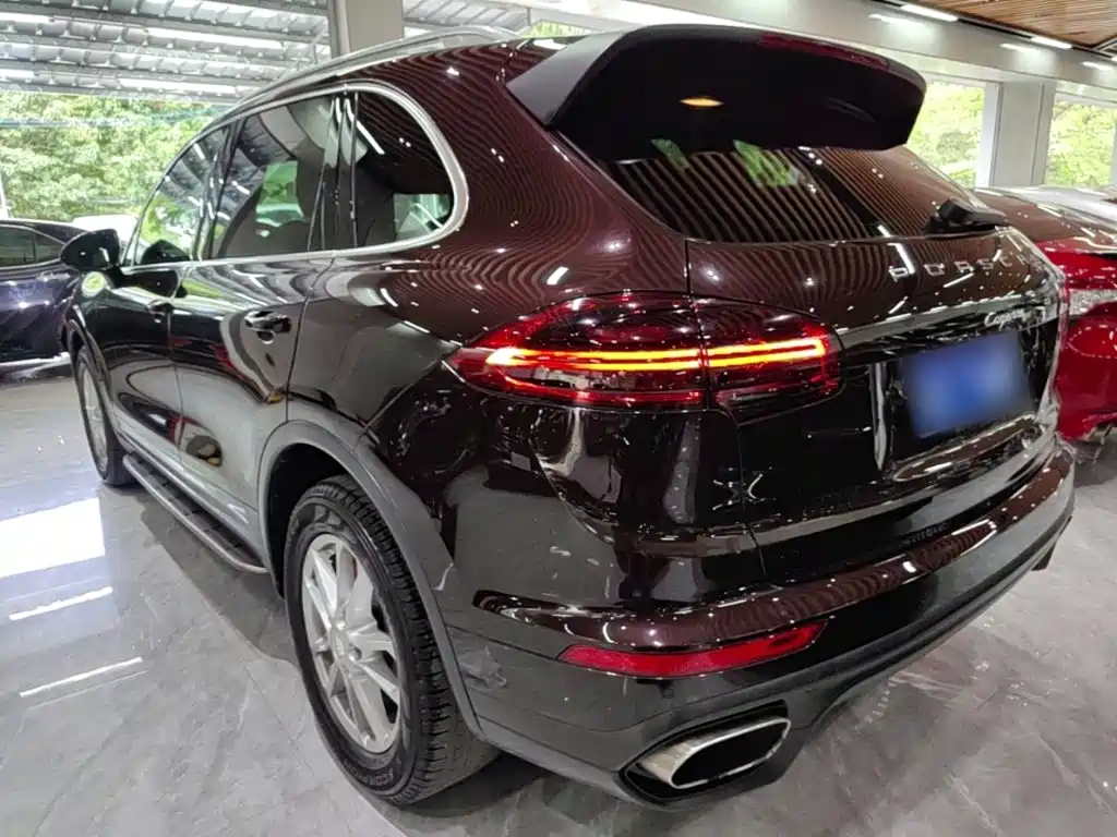 Porsche Cayenne — миниатюра 5