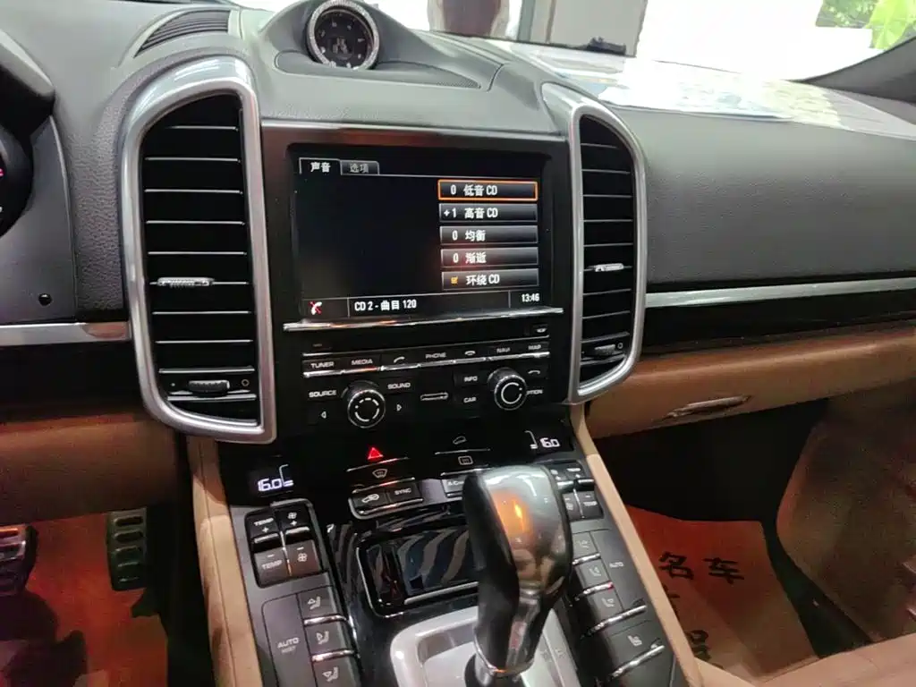 Porsche Cayenne — миниатюра 13