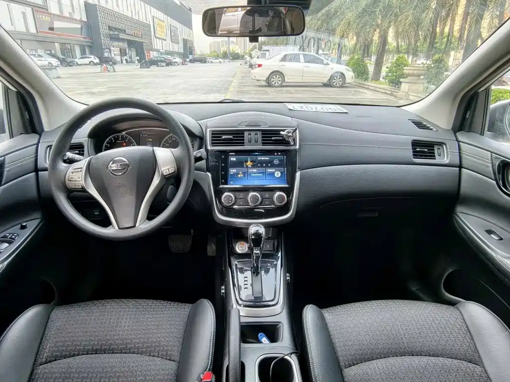 Nissan Tiida — миниатюра 9