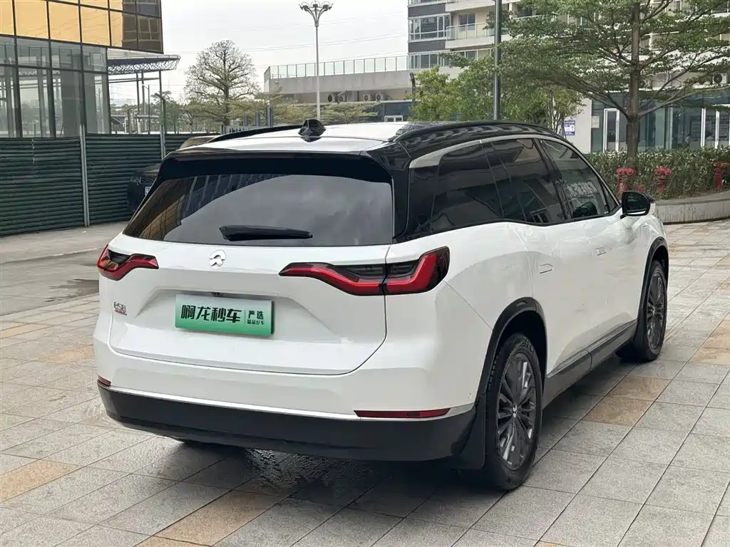 NIO ES8 2020 415KM мест