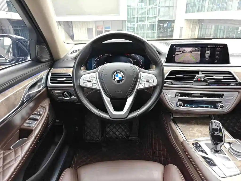 BMW 7 Series — миниатюра 3