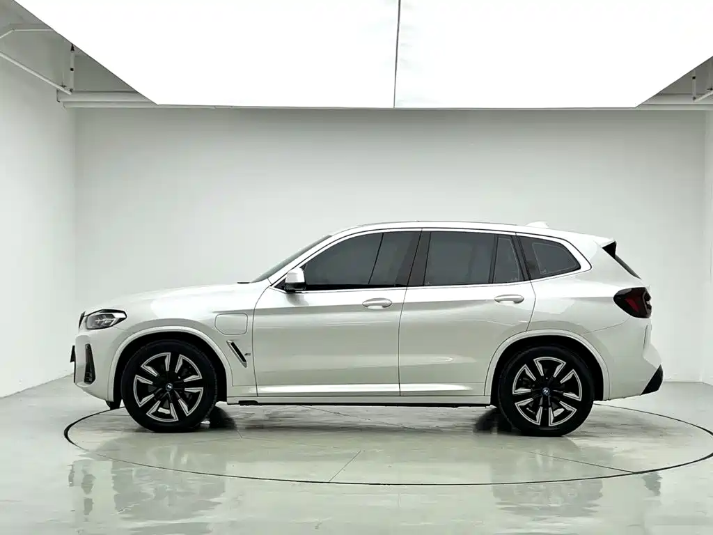 BMW iX3 — миниатюра 10