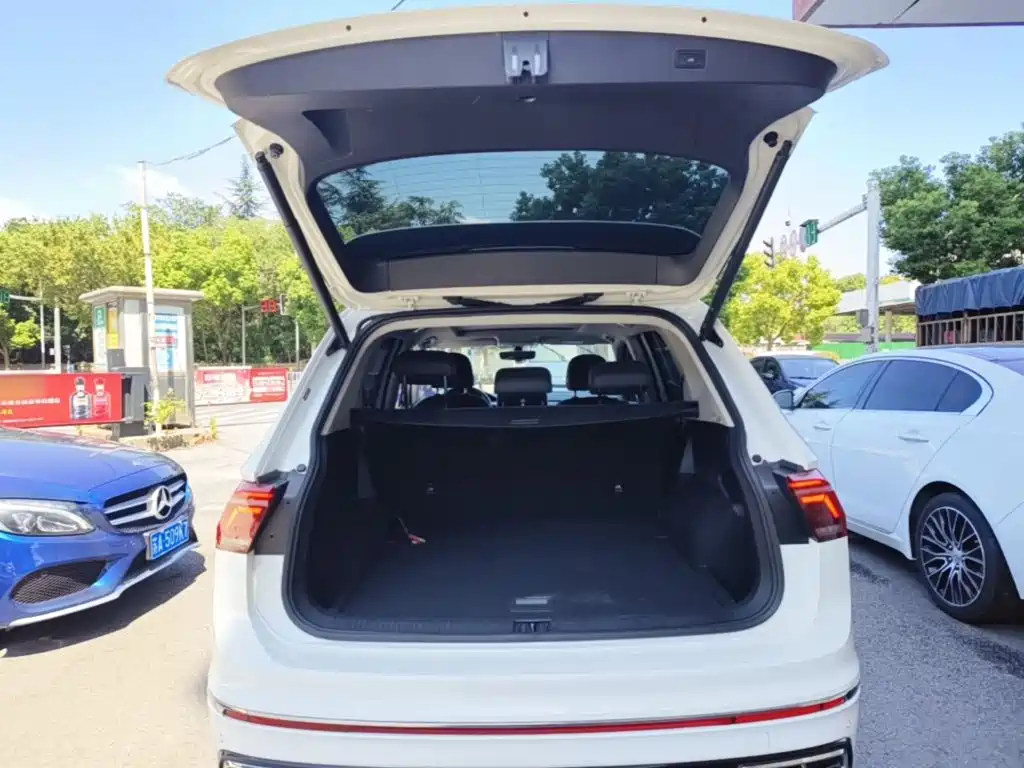 Volkswagen Tiguan L — миниатюра 19