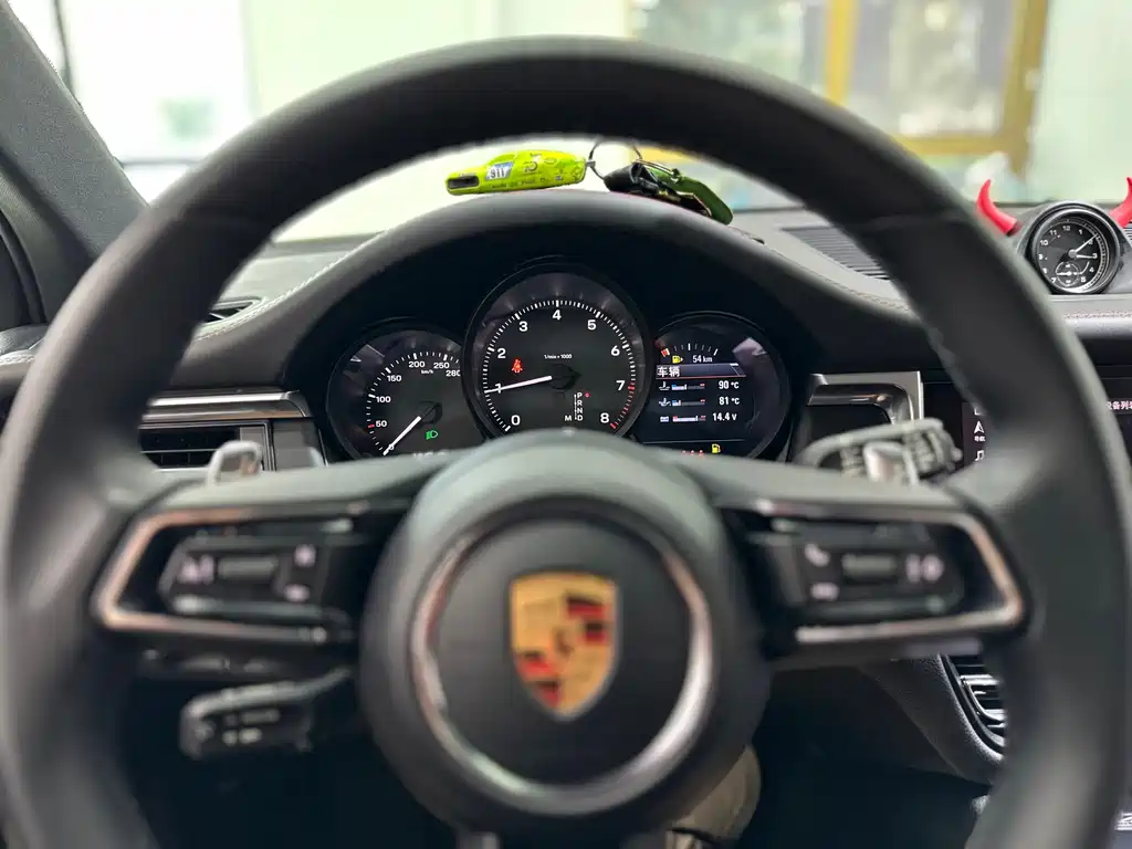 Porsche Macan — миниатюра 23