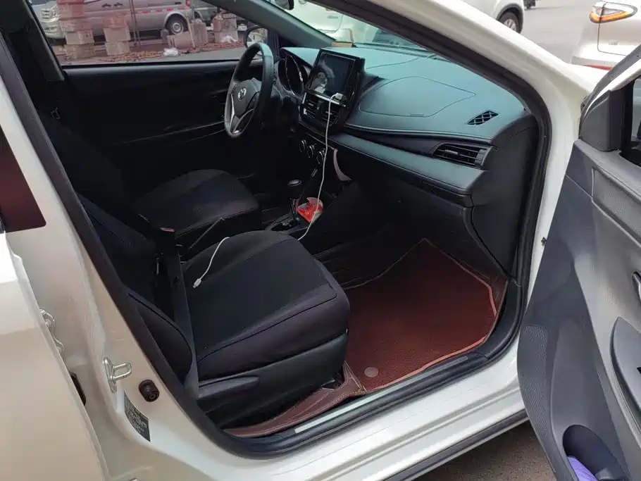 Toyota Yaris L — миниатюра 8